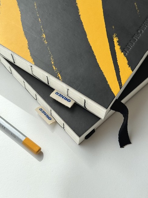 Скетчбук Штрихи гуаші діагональні жовто-чорний - фото 4